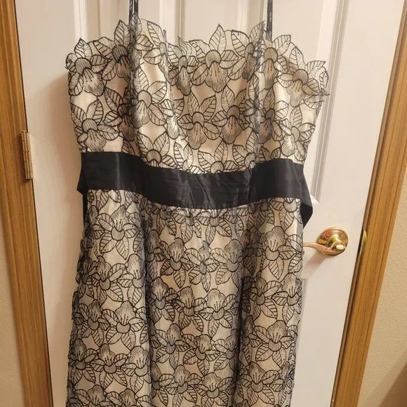 City Chic | Dresses | City Chic Strapless Midi Cream Gown With Black Lace  Overlay Size 2 | Poshmark